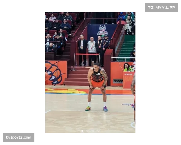 约翰逊交叉步突破技术娴熟 山东队半场进攻因持球突破点增加而流畅 约翰逊交叉步突破技术娴熟 山东队半场进攻因持球突破点增加而流畅